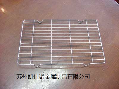 (04)