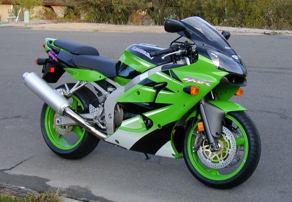 ۴ZXR750