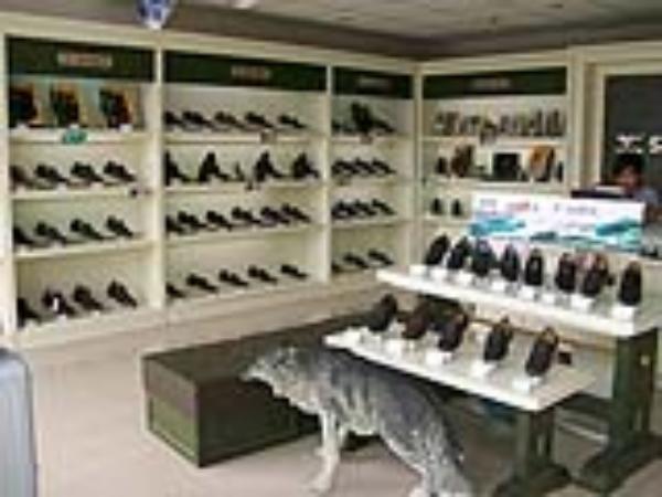 广州白云区商场专卖店皮具展柜