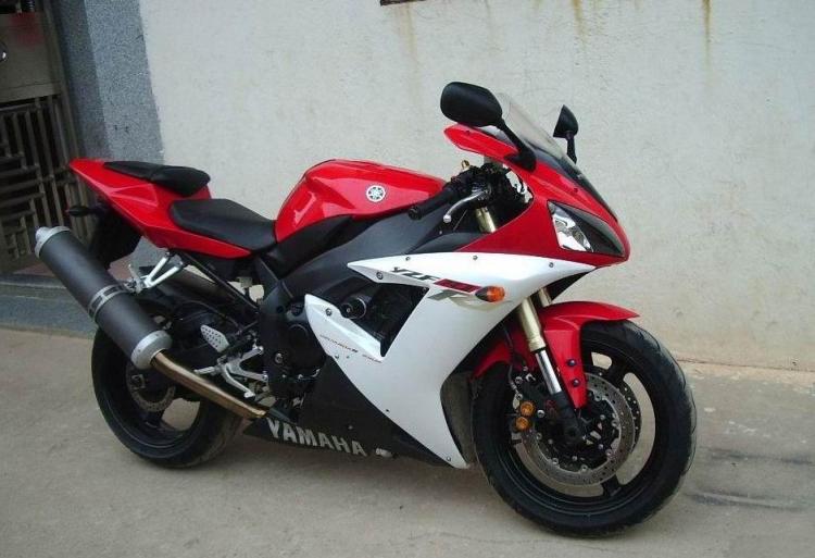 YZF-R7