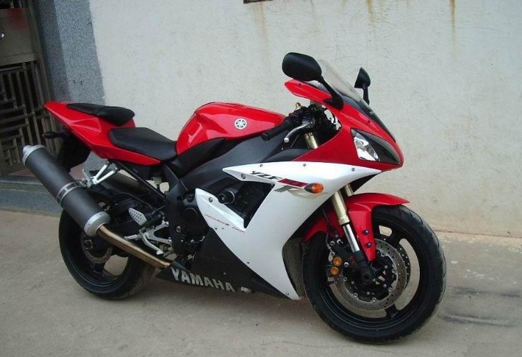 YZF-R7