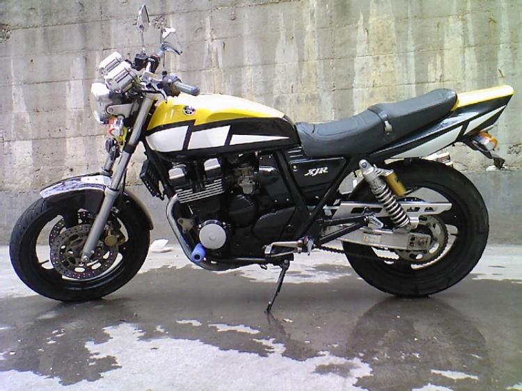雅马哈xjr400摩托车