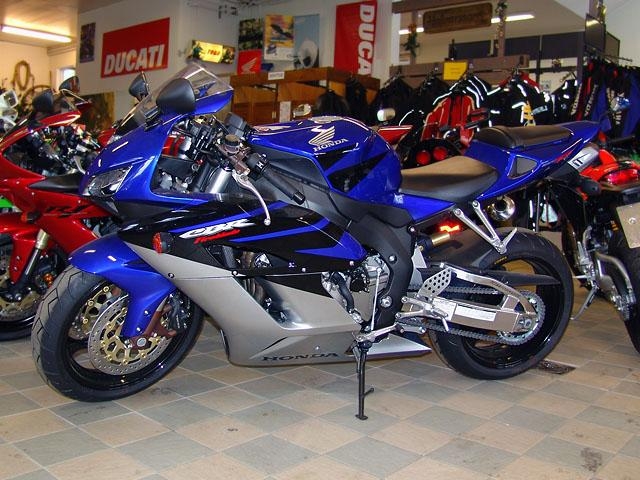 CBR1000RRĦг