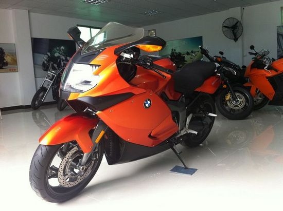 宝马k1300s摩托车