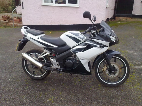 CBR125RRĦг