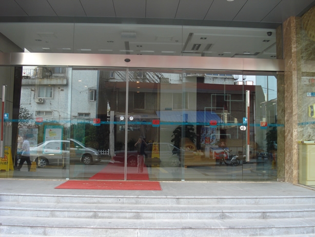 άԶ
