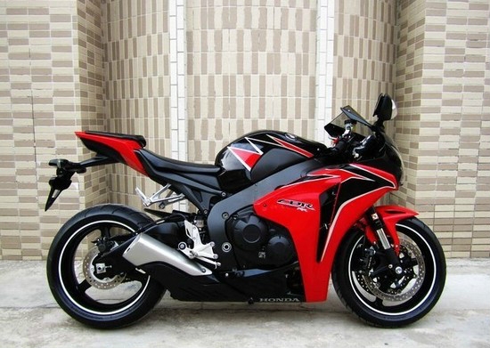 CBR1000RRĦ