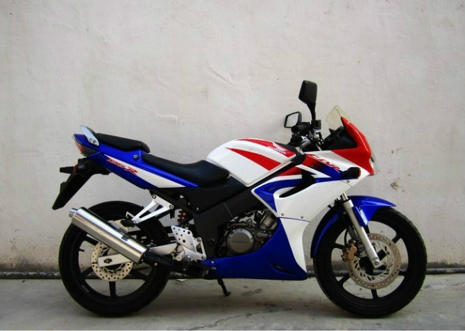 CBR125RRĦг