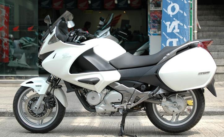 Dele700Ħг