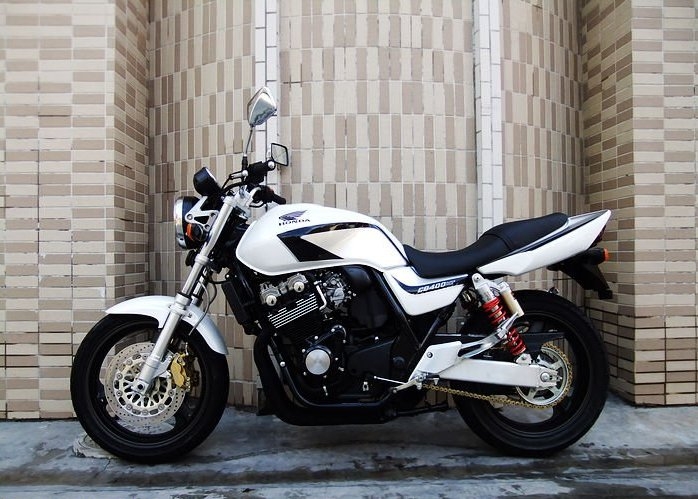 CB400Ħг