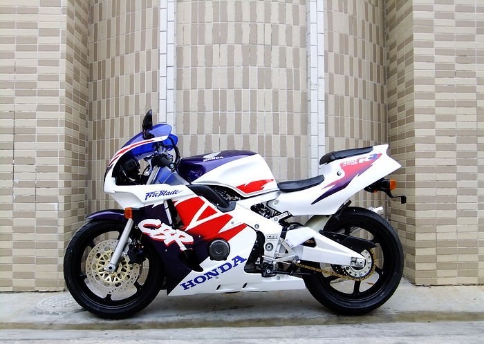 CBR400RRĦг