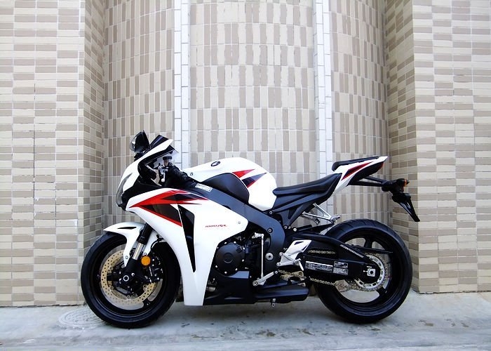 CBR1000RRĦг