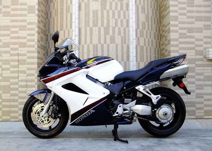 VFR800Ħг