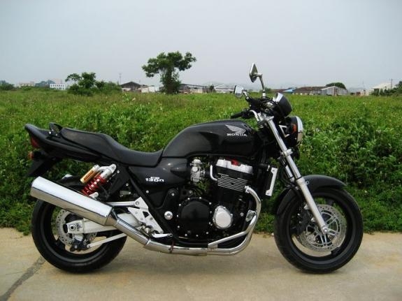 (CB1300)