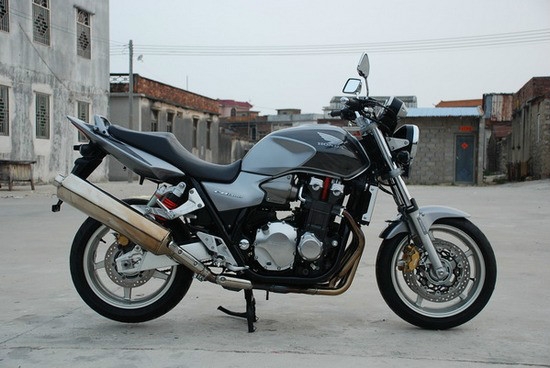 CB1300
