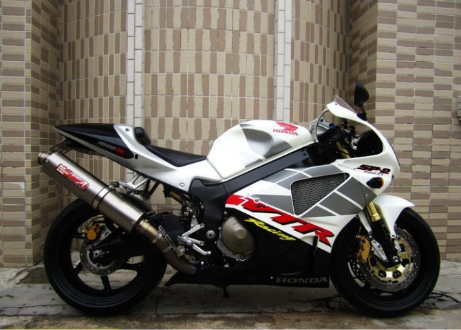VTR1000