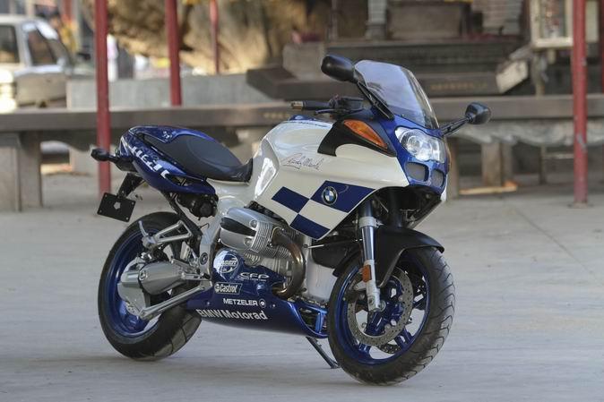 R1100S