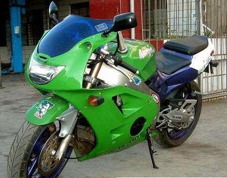TZR250