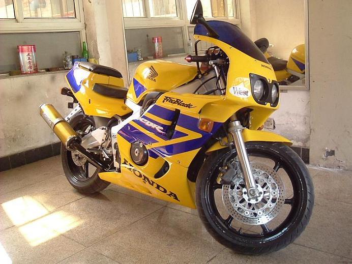 ƷCBR400RRĦг