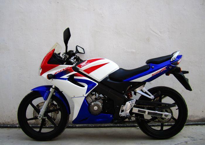 CBR125RRĦг