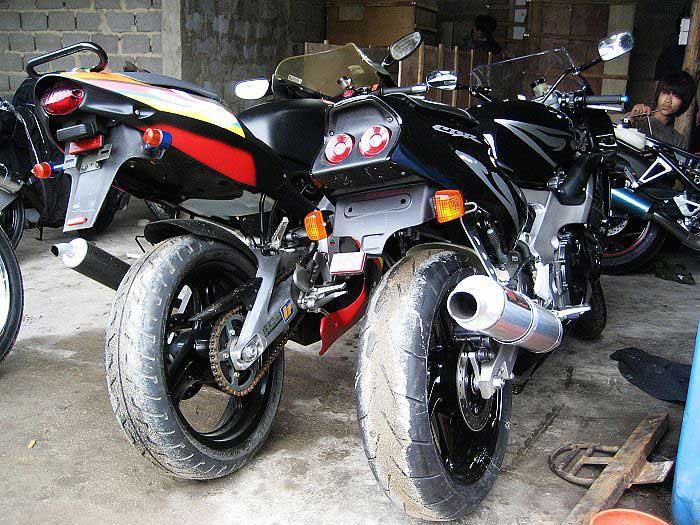 CBR400RRĦг