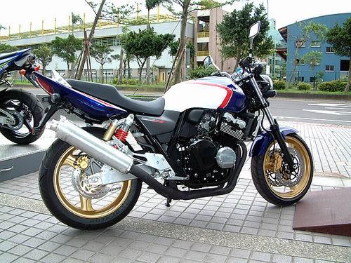 CB400Ħг