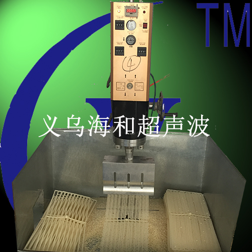  豸 ǿ