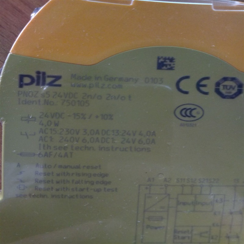 Ƥ750105ȫ̵PILZ  PNOZ s5 24VDC 2 n/o 2 n/o tͺб