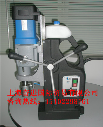  ¹BDS MAB825