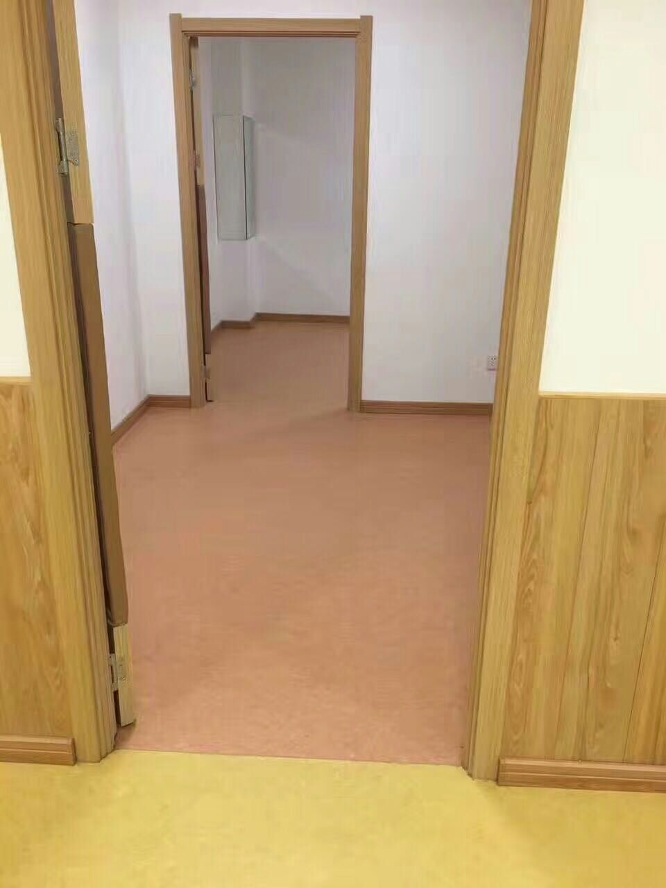 山东滨州市派斯莱特医院中心防滑地胶板