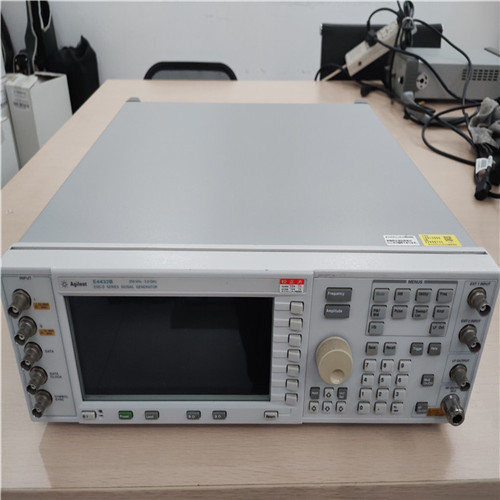 źŷAgilent E4433B