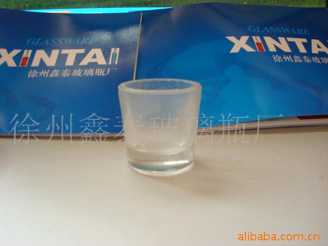 各种型号的玻璃瓶、口杯、玻璃烛台