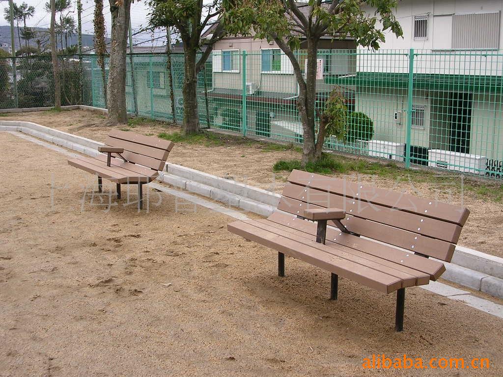 塑木休闲椅、休闲桌。