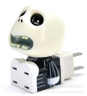 新奇特电子小商品批发第二代卡通带灯骷髅分插/排插