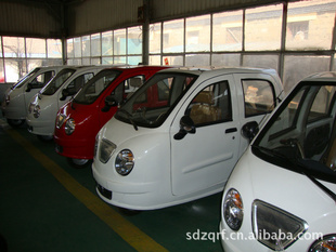 金彭电动三轮车120米全封闭