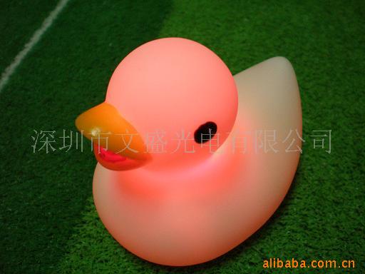 发光玩具发光大鸭子搪胶鸭子七彩鸭子