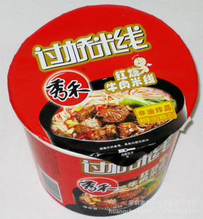 一件起购,超值享受,秀禾100g碗装非油炸即食过桥米线,红牛肉味