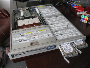 SUNFireX4100(˫2.4*2/4GB/73SAS*2)
