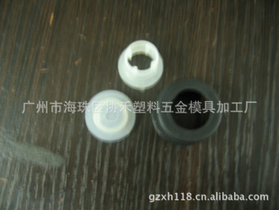 СǸ