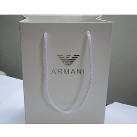 Armani/Ʒ