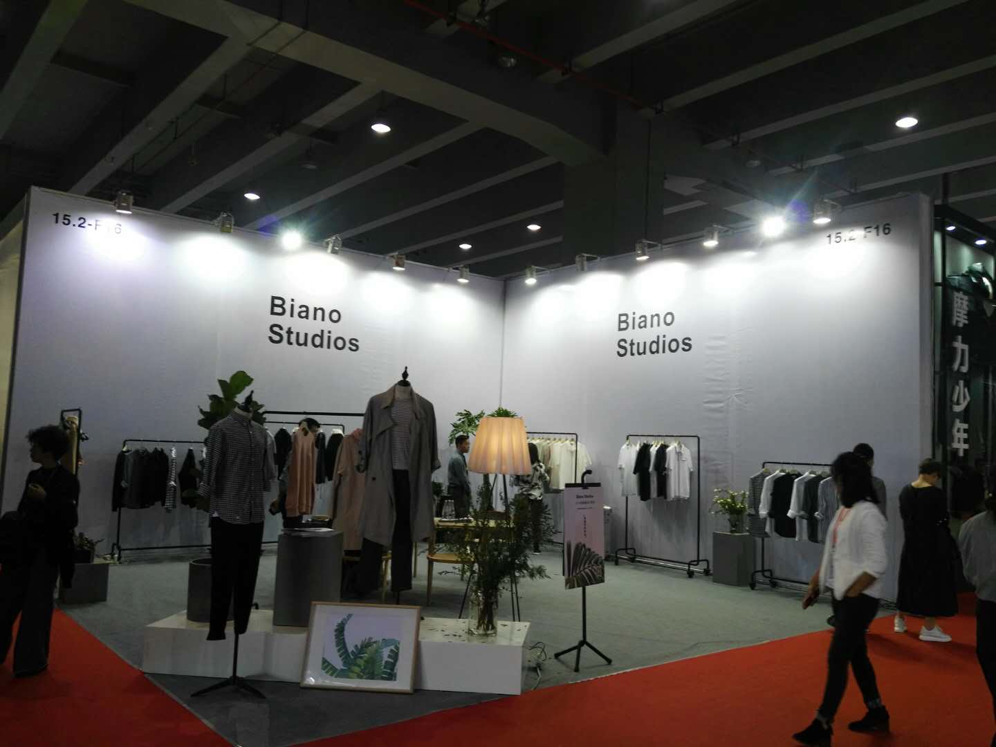 男装展展位设计搭建——广州市尚观展览工程有限公司——设计搭建作品