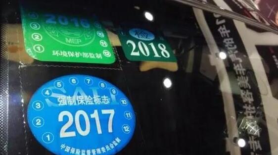 【2018车辆年检时间新规定】 01非营运轿车,包括非营运轿车、非营运小型和微型载客汽车,实行6年内免检政策。对于6年免检的车辆,每2年提供交通事故强制责任保险凭证、车船税缴税证明、处理完交通违法行为和交通事故后,直接向公安机关交通管理部门申请领取检验标志,无需到检验机构进行安全技术检验。 其中7座SUV,MPV及商务车不享受6年免检。对于6年内免检车辆,如果发生过造成人员伤亡的交通事故的,仍按非免检车辆周期进行检验。而如果车辆注册登记超过6年(含6年)的,每年检验1次;超过15年(含15年)的,每年检