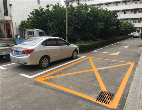 沙井停车场划线路交通线标线怎么做地坪漆翻新,消防通道画字车位划线
