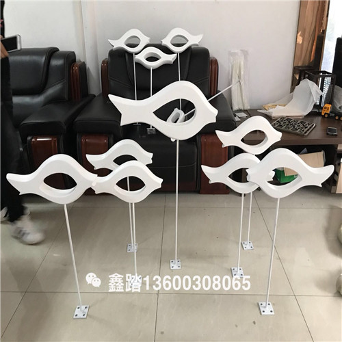 白色烤漆不锈钢抽象鱼雕塑【群鱼戏水兆吉祥】