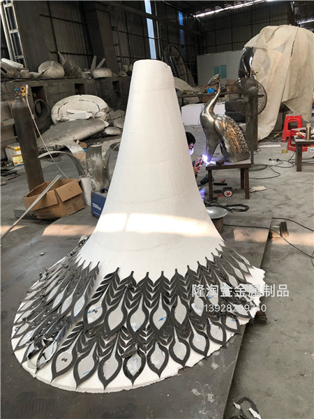 珠海地产不锈钢孔雀雕塑图片玫瑰金不锈钢孔雀雕塑格调十足的艺术家