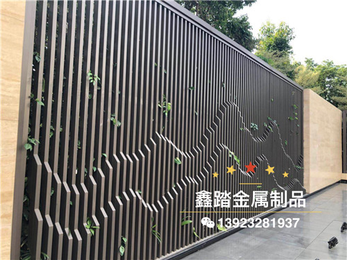 地产售楼部室外不锈钢山形景墙格栅特色金属景墙造型案例