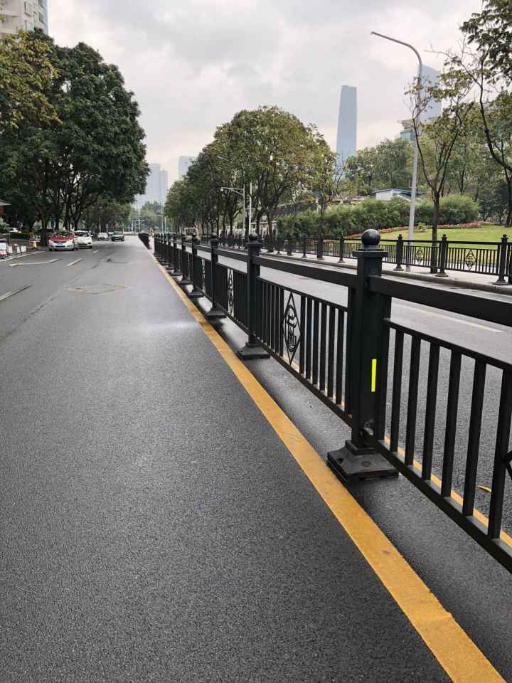 清远公路分隔栏杆 a款机动车护栏 珠海人行道围栏定做
