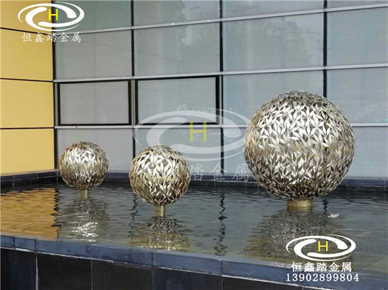 户外景观雕塑不锈钢镂空球广场园林景观金属雕花圆球摆件厂家定制