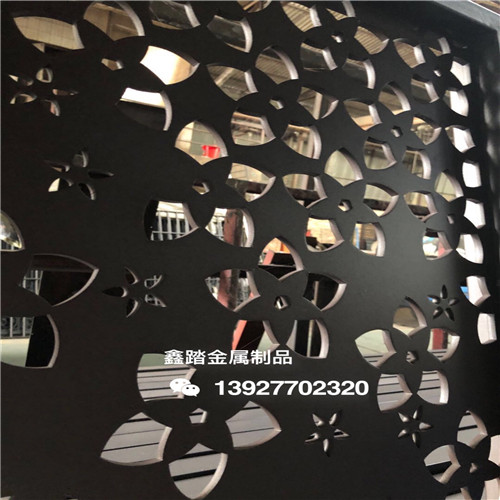 特色景墙装饰铁艺烤漆镂空屏风新中式风格案例分析
