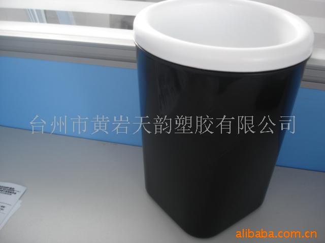 Ͱ/